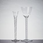 1733 4198 Glas på hög fot